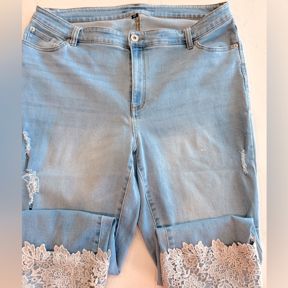 INC mom capris with lace detail bottom of the leg. Size 16. True to size.
